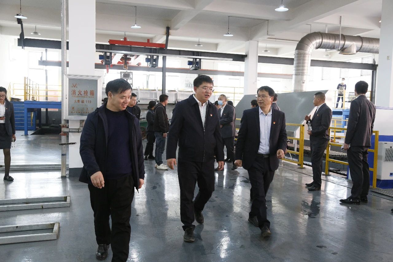 中共宣威市醫(yī)保局黨組與公司黨支部聯(lián)合舉辦“送法進(jìn)企業(yè)”主題黨日活動(dòng)