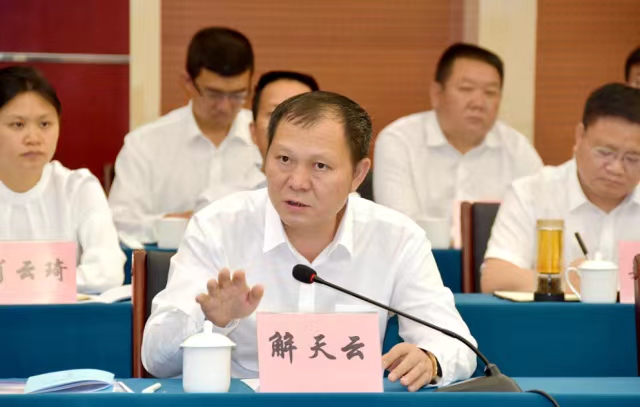 做優(yōu)環(huán)境 破解瓶頸 迅速掀起民營(yíng)經(jīng)濟(jì)發(fā)展新熱潮——宣威市召開民營(yíng)經(jīng)濟(jì)高質(zhì)量發(fā)展暨服務(wù)企業(yè)大會(huì)