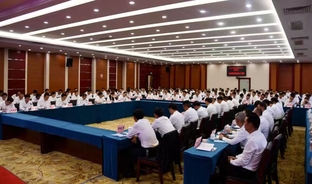 做優(yōu)環(huán)境 破解瓶頸 迅速掀起民營(yíng)經(jīng)濟(jì)發(fā)展新熱潮——宣威市召開民營(yíng)經(jīng)濟(jì)高質(zhì)量發(fā)展暨服務(wù)企業(yè)大會(huì)