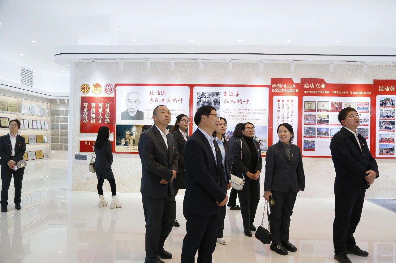 中共宣威市醫(yī)保局黨組與公司黨支部聯(lián)合舉辦“送法進(jìn)企業(yè)”主題黨日活動(dòng)